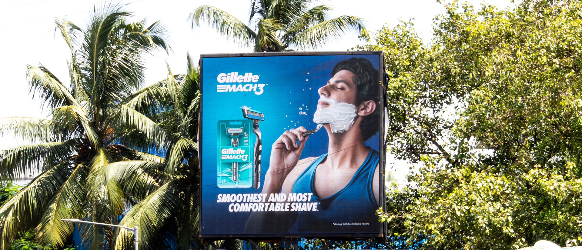 Gillete-mach-3-hoarding-petrol-pump